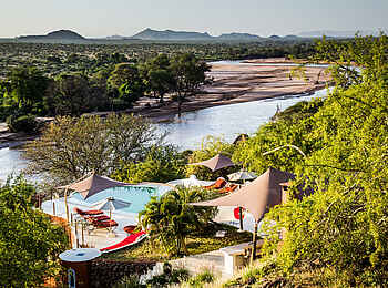 Sasaab Camp: Am Pooldeck Sasaab Camp: Am Pooldeck