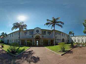 Victoria Falls Hotel: Panorama vom Garten her