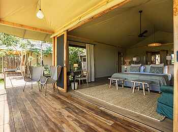 Wilderness Mara Camp: Family Suite Blick hinein