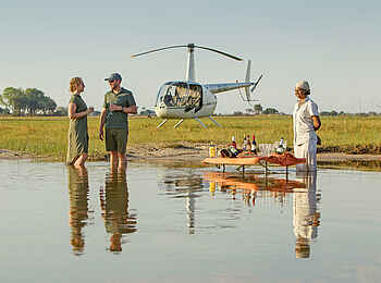 Camp Okavango: Drinks im Fluss Camp Okavango: Drinks im Fluss