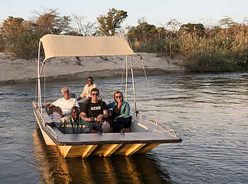 Divava Okavango Lodge and Spa: Bootssafari Divava Okavango Lodge and Spa: Bootssafari