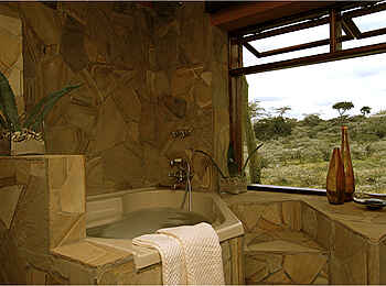 Hatari Lodge: Badewanne in der Gästeunterkunft