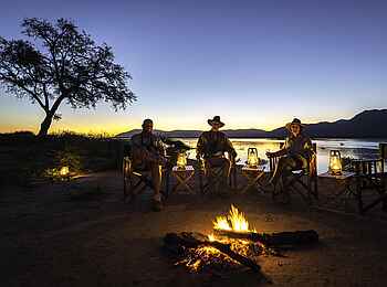 John's Camp: Drinks am Sambesi