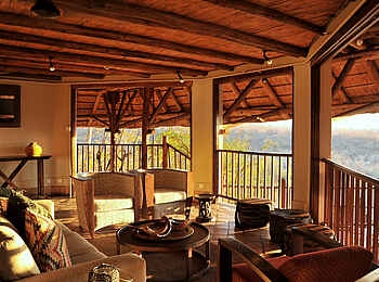 Victoria Falls Safari Lodge: Loungebereich mit Ausblick auf die Landschaft