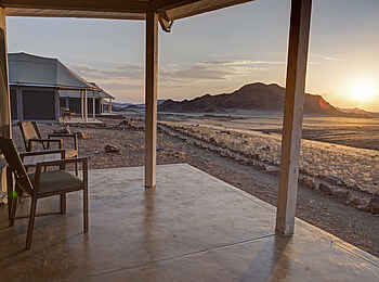 Desert Hills Glamping: Blick von der Terasse über die Landschaft Desert Hills Glamping: Blick von der Terasse über die Landschaft