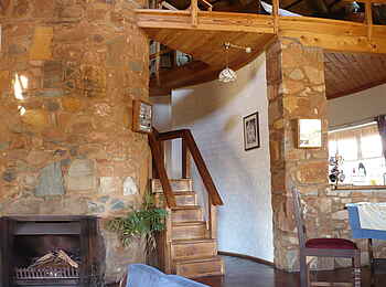 Frog and Fern Cottages: Miombo Cottage - Treppe Frog and Fern Cottages: Miombo Cottage - Treppe