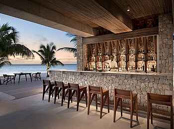 Time + Tide Miavana: Bar