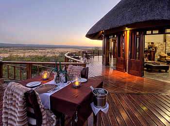 Etosha Mountain Lodge: Dinner auf der Terrasse