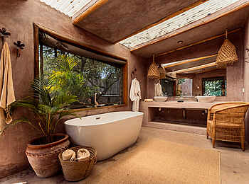 Hemingways River Camp Mara: Family Tent Bad