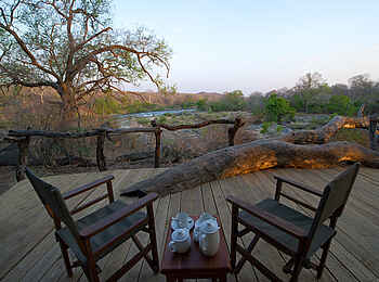 Mkulumadzi Lodge: Blick auf den Fluss