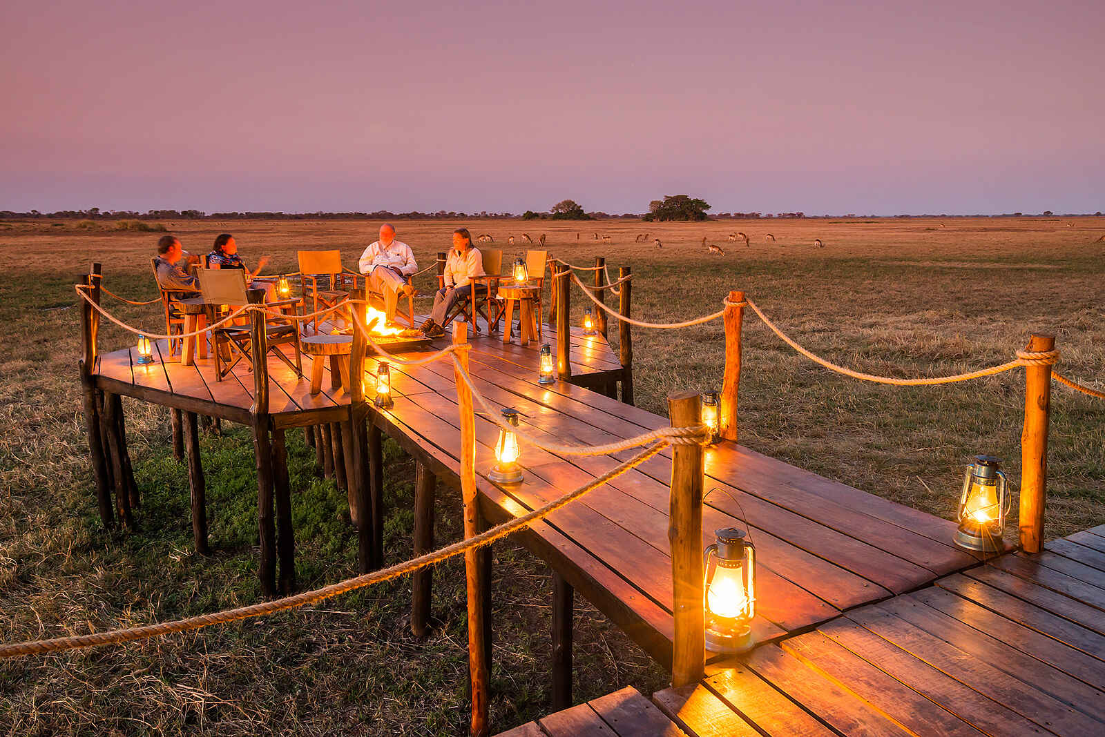 Mukambi Busanga Plains Camp: Gesellige Runde Mukambi Busanga Plains Camp: Gesellige Runde