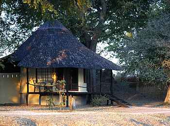 Nsefu Camp: Rondaviel