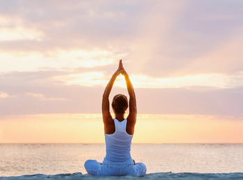 POD Camps Bay Boutique Hotel: Yoga am Strand
