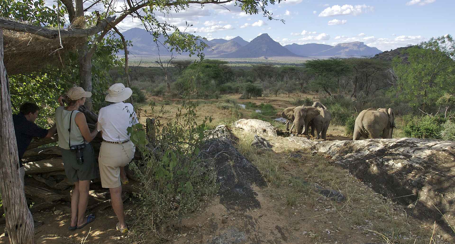 bush & beyond, namunyak wildlife conservation trust, sarara, versteck, wasserloch, afrikarma, afrikarma safaris, afrikarma safaris - wildnis. hautnah., afrikarma.de, ankleidebereich, badezimmer, Jeremy Bastard