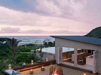 White Pearl Resorts: Lagerfeuer auf der Aussenanlage