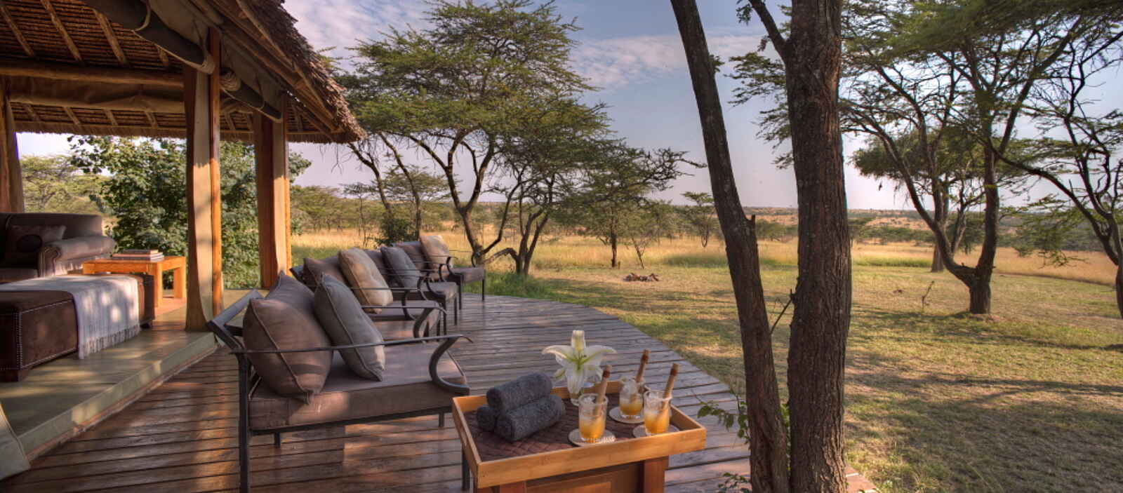 Naboisho Camp: Terrasse in der Main-Area Naboisho Camp: Terrasse in der Main-Area