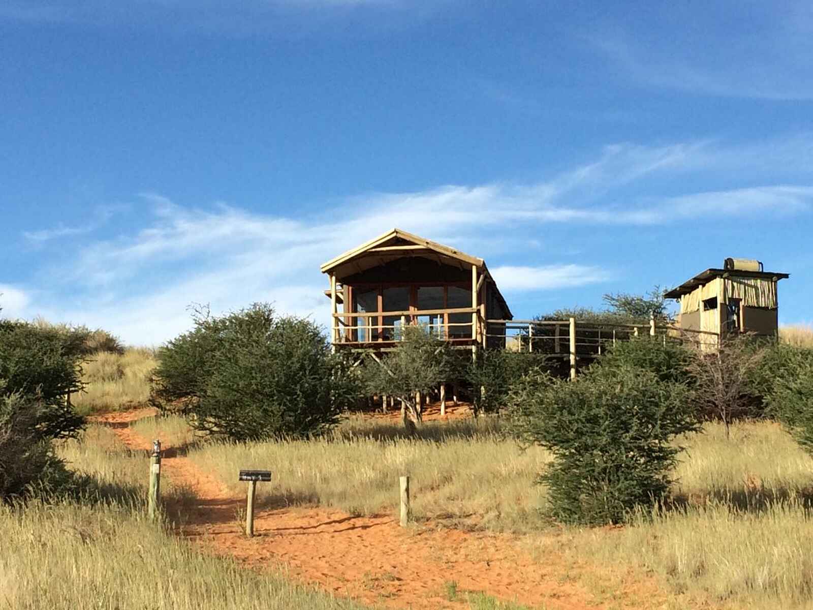 Teufelskrallen Tented Lodge: Weg zu den Gästezelten Teufelskrallen Tented Lodge: Weg zu den Gästezelten