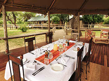 Anabezi Luxury Tented Camp: Abendessen in Little Anabezi