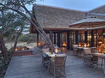 &Beyond Phinda Vlei Lodge: Terrasse des Hauptgebäudes &Beyond Phinda Vlei Lodge: Terrasse des Hauptgebäudes