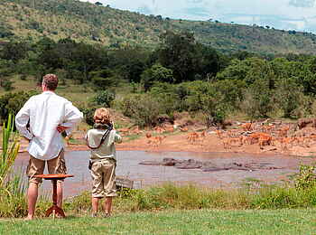 Karen Blixen Camp: Impalas am jenseitigen Ufer Karen Blixen Camp: Impalas am jenseitigen Ufer