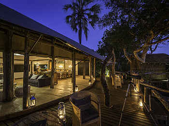 Little Tubu: Abend am Hauptzelt Little Tubu: Abend am Hauptzelt