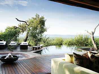 Molori Safari Lodge: Die Lounge der Main Lodge