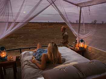 Mwamba Bush Camp: Sleep-Out Doppelbett Mwamba Bush Camp: Sleep-Out Doppelbett