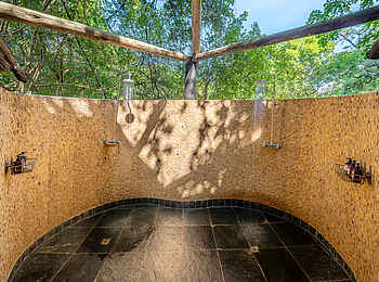 Nkwali Camp: Außendusche