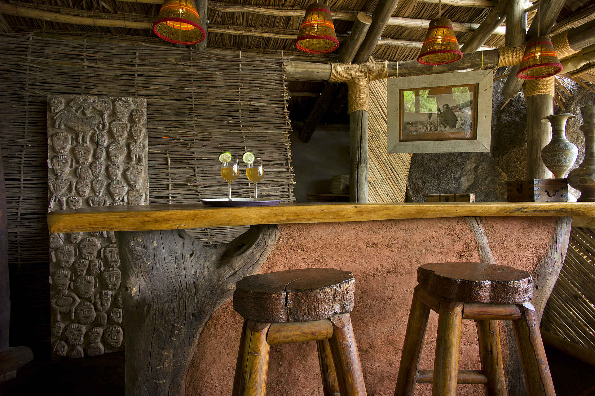 Ngorongoro Conservation Area, Olduvai Camp, Olduvai Gorge, Tanganyika Expeditions, Bar, Barhocker, Lounge, Afrikarma, Afrikarma Safaris, Afrikarma Safaris - Wildnis. Hautnah., Afrikarma.de