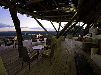 Ongava Lodge: Abend auf dem Deck Ongava Lodge: Abend auf dem Deck
