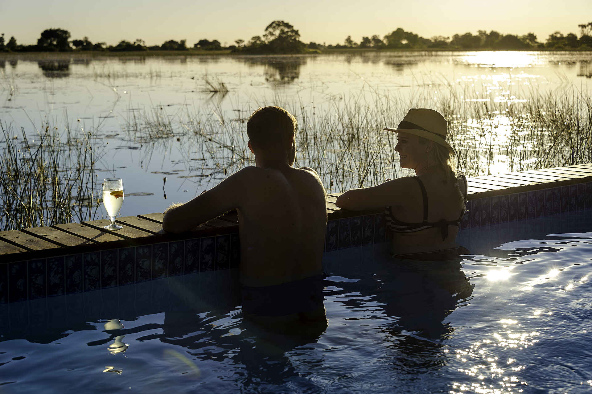 Pelo Camp: Im Tauchbecken Adventure Camp, Afrikarma, Jao Konzession, NG 25, Okavango-Delta, Pelo, Pelo Camp, Safari, Plunge Pool, Sundowner, Swimming Pool, Tauchbecken, Wassercamp, Wilderness Safaris, Afrikarma Safaris, Afrikarma Safaris - Wildnis. Hautnah., afrikarma.de