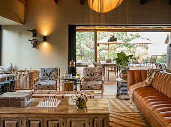Thornybush Game Lodge: Das Wohnzimmer des Kamara House Thornybush Game Lodge: Das Wohnzimmer des Kamara House