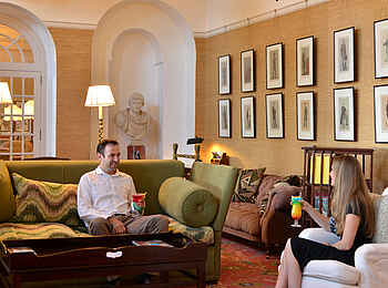 Victoria Falls Hotel: Cocktails in der Lounge