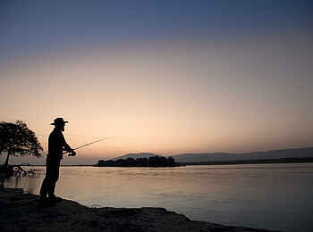Zambezi Expeditions Camp: Beim Angeln Zambezi Expeditions Camp: Beim Angeln