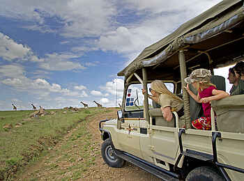 Sanctuary Olonana: Game Drive mit Kindern Sanctuary Olonana: Game Drive mit Kindern