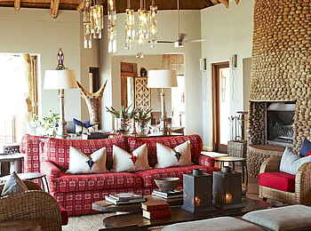 Thanda Safari Lodge: Lounge Areal Thanda Safari Lodge: Lounge Areal