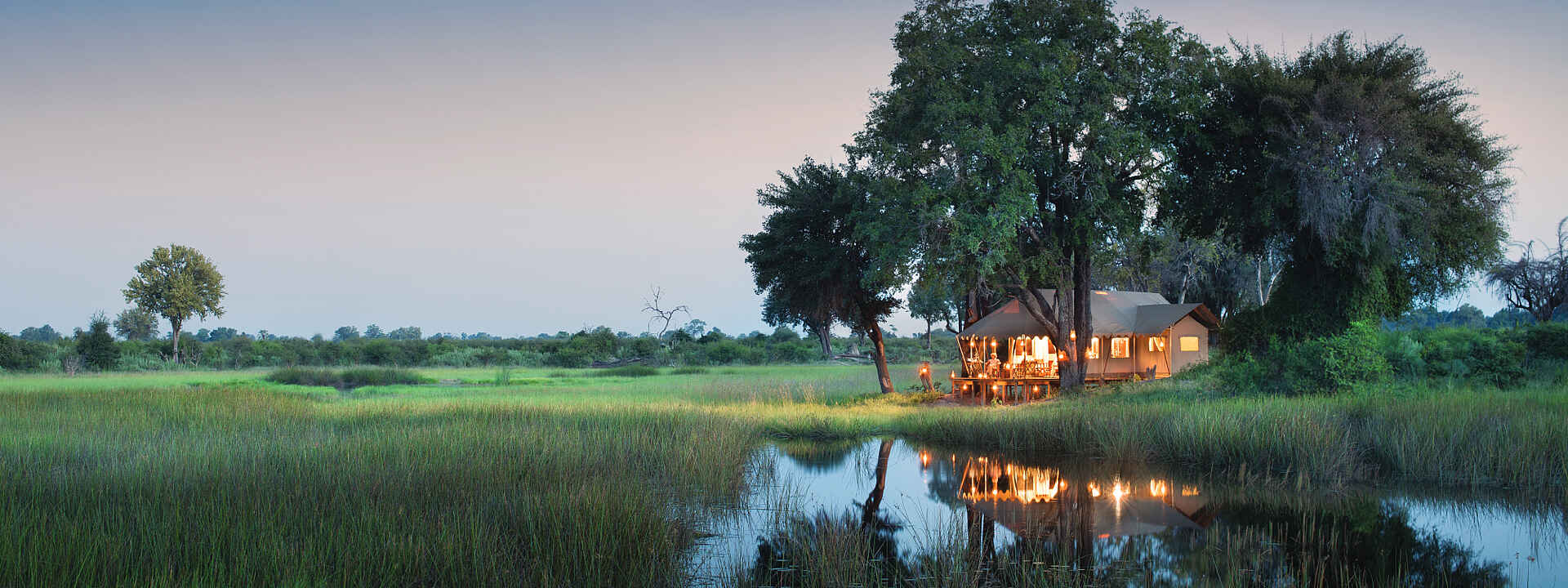 Duba Explorers Camp: Ein Gästezelt in der Dämmerung