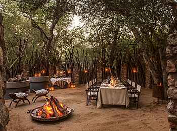 Dulini Lodge: An der Feuerstelle dinieren