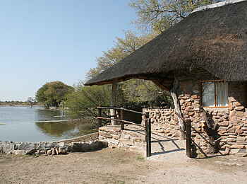 Edo's Camp: Gästechalet direkt am Wasserloch Edo's Camp: Gästechalet direkt am Wasserloch