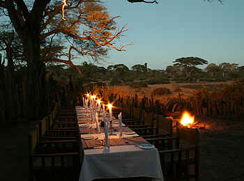 Elephant Valley Lodge: Candlelight-Dinner Elephant Valley Lodge: Candlelight-Dinner