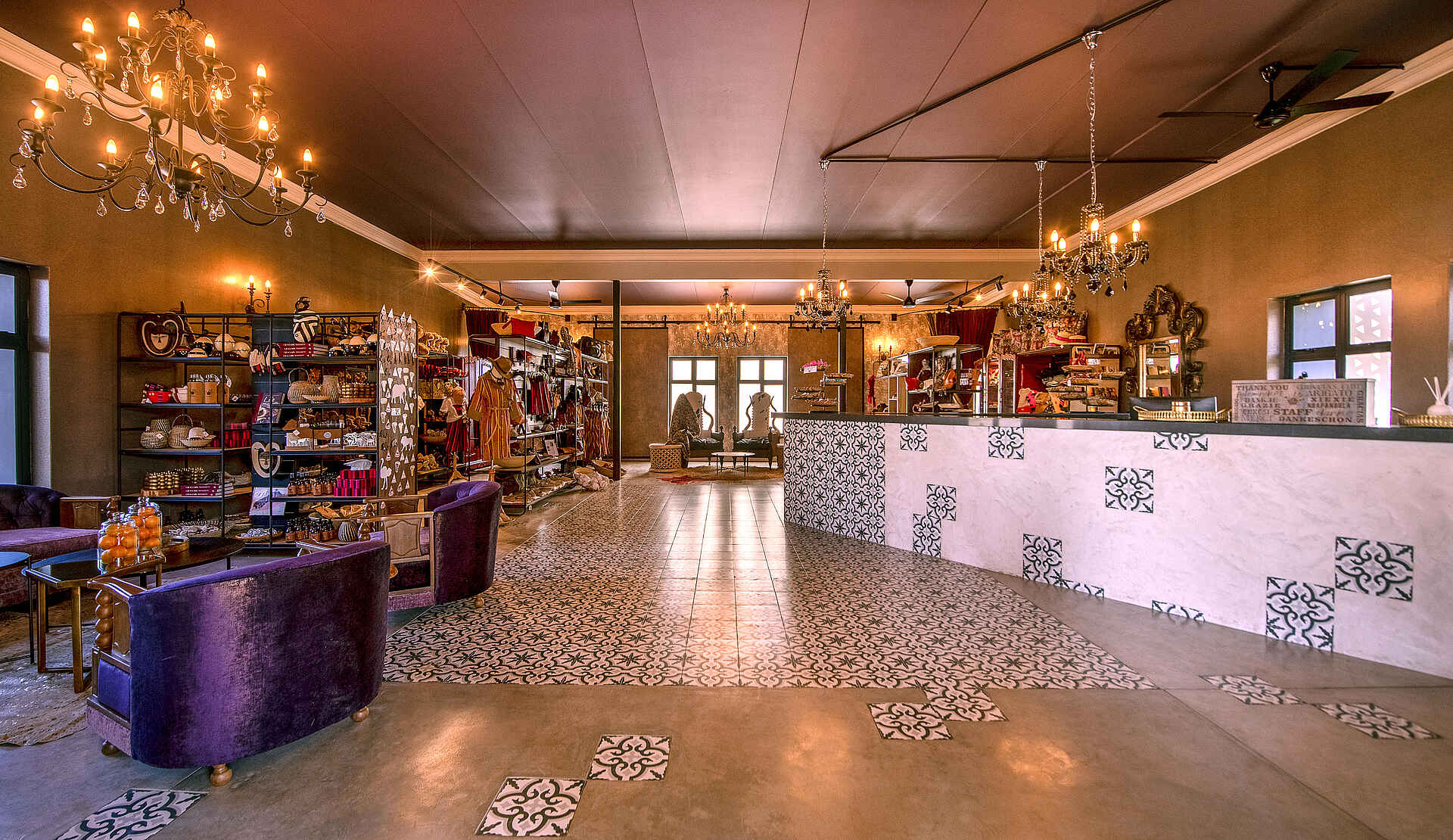 Etosha King Nehale: Die Rezeption mit angrenzender Boutique