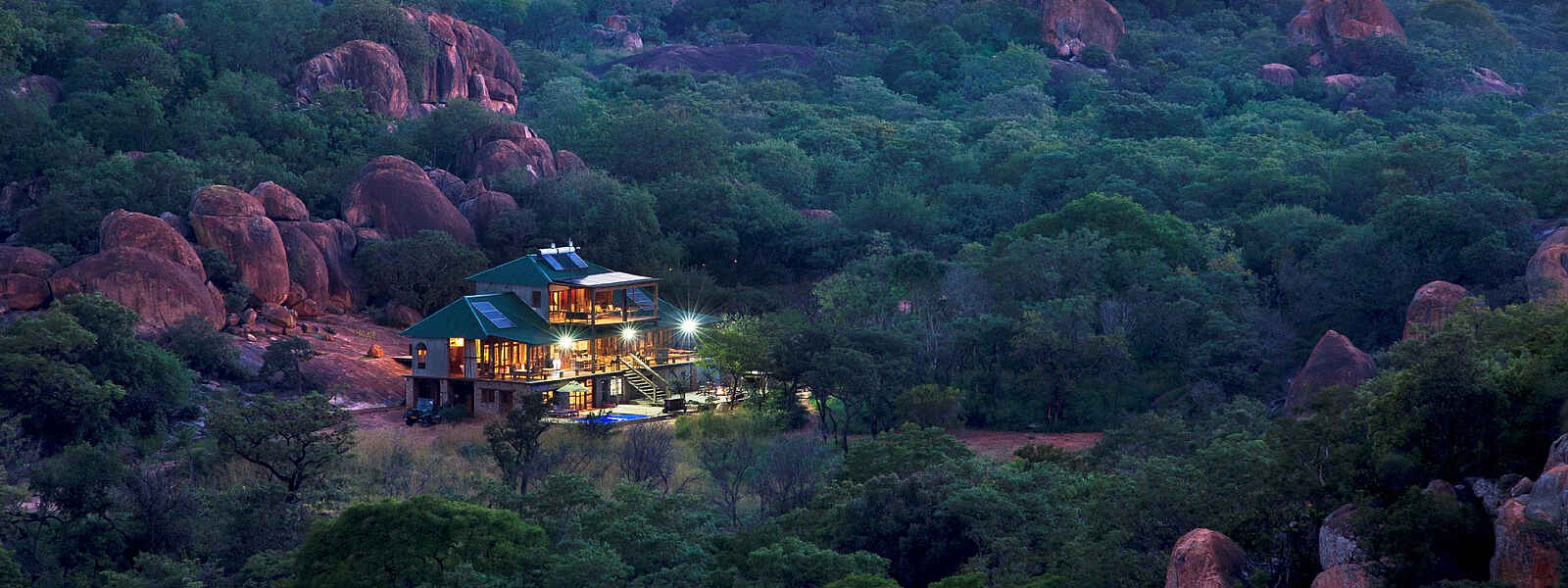Khayelitshe House: Außenansicht aus der Ferne Khayelitshe House: Außenansicht aus der Ferne