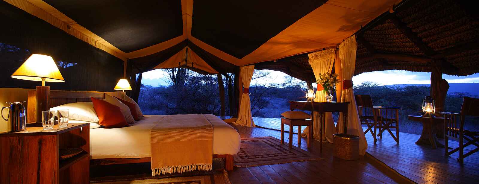 Lewa Safari Camp: Abend im Gästezelt Lewa Safari Camp: Abend im Gästezelt