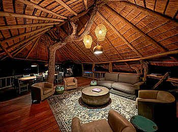 Mwamba Bush Camp: Abends Mwamba Bush Camp: Abends