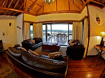 Mweya Safari Lodge: Blick vom Queens Cottage auf den Privatbalkon