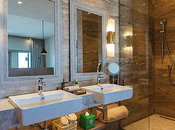 Ngorongoro Lodge Melia Collection: Luxuriöses Badezimmer in der Presidential Suite