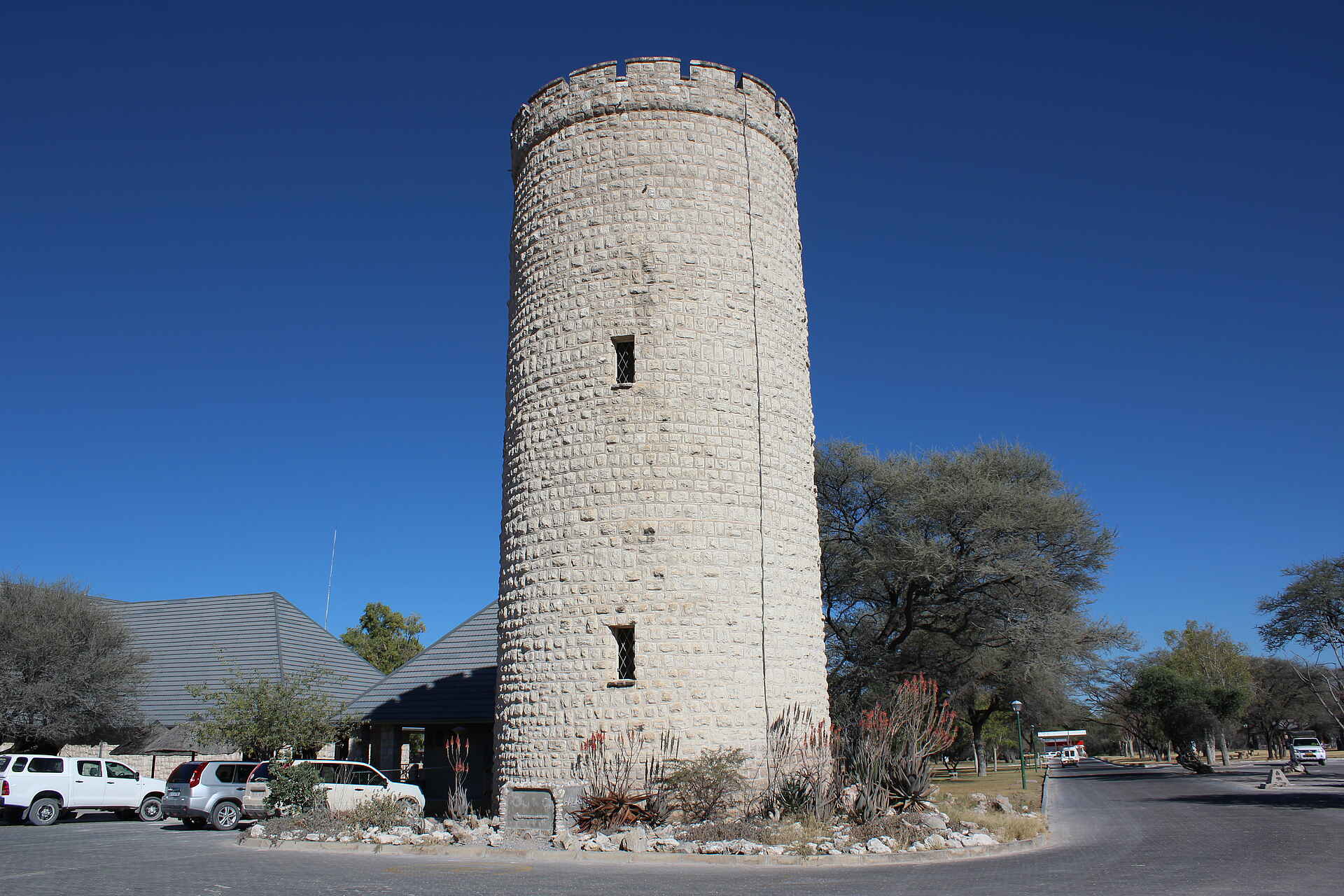 Etosha, Etosha National Park, Etoshapfanne, Okaukuejo, Salzpfanne, Turm, afrikarma, afrikarma Safaris, afrikarma.de