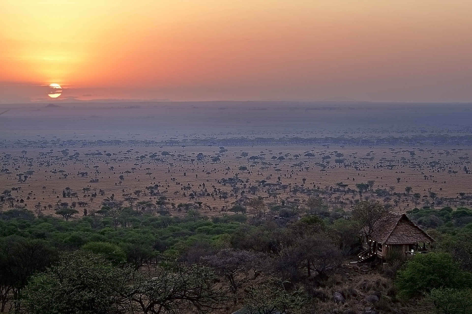 Serengeti Pioneer Camp: Sonnenaufgang über der Serengeti