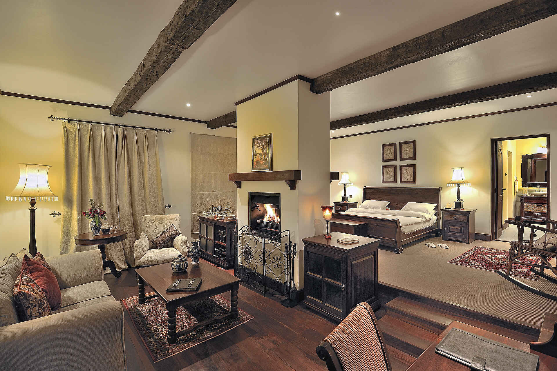 5 sterne, africa, afrika, afrikarma, auszeichnung, award, big 5, big five, bilder, buchen, buchung, büffel, buschwanderung, elefant, elewana, elewana collection, familie, familienurlaub, gallerie, guided walk, information, informieren, kaffee, kaffeeplantage, karatu, karatu area, kinder, kinderbetreuung, leopard, löwe, luxuriös, luxus, nashorn, national park, nationalpark, ngorongoro, ngorongoro crater, ngorongoro crater national park, ngorongoro-krater, ngorongoro-krater-nationalpark, nordtansania, northern tanzania, pferde, pirschfahrt, reise, reisen, reiseveranstalter, reiten, safari, shangri-la coffe estate, shnagri-la estate, spitzmaulnashorn, tansania, tanzania, the manor, The Manor at ngorongoro, the manor ngorongoro, urlaub, vollpension, weltnaturerbe, www.afrikarma.de, cottage, einrichtung, feuerstelle, gästeunterkunft, guest building, interieur, kamin, schlafzimmer, unterkunft, wohnzimmer