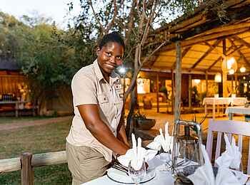 Tlouwana Camp: Restaurant Terrasse Tlouwana Camp: Restaurant Terrasse